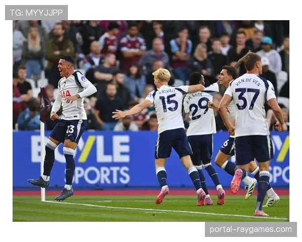 十人热刺1-2不敌利物浦,罗梅罗补时阶段染红离场 十人热刺1-2不敌利物浦,罗梅罗补时阶段染红离场